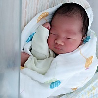 不知道儿子像爸爸多一点还是像我多一点