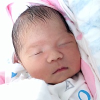 宝宝平时看着是单眼皮，但是有时候看着是这样双眼皮，到底是双眼皮还是单眼皮啊