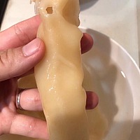 鱼胶炖海马，产后食用，增加奶水。