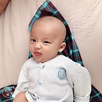 前两张是一个多月大的时候！后两张是现在的嘻嘻嘻！有变化吗？