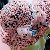 四月份钩织的亲子款帽子，到现在夏天都要过去了，一次也没戴过😒😒，当初为了出去一起美腻，趁萱宝...