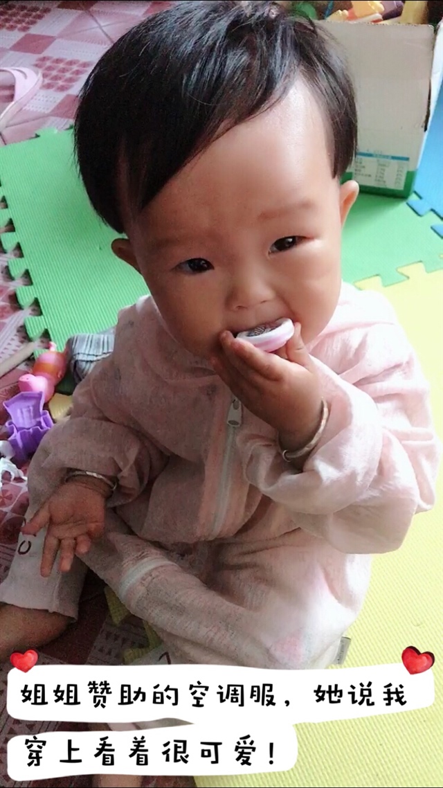 二姨力气大，各种抱，背，到处玩！