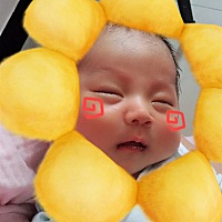 各位宝妈，你们家宝宝一个月左右的时候嘴里好吐泡泡么？