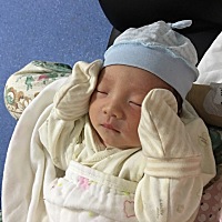 感觉才出生的宝宝都一个样子 宝宝洗澡的时候差点没认到😄