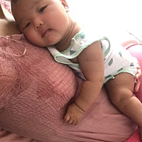 看来我只能做一头奶牛了，默默耕耘，而不能诉说，邻居过来，问我天气这么热，还给孩子这么穿这么厚干嘛...