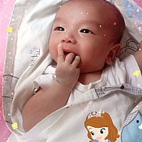 最近迷上吃手了