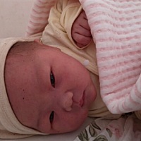 报喜，2018.8.1日19:53分顺产一8.1斤公主，老公姓康，有哪位大师可以给起一吉祥名字。