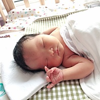 给母乳中的妈妈点赞。母乳好辛苦