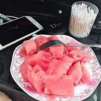 月子还有8天就一个月啦，终于可以出去走走啦，每天只有水果是我的最爱