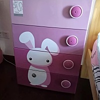 宝宝现在已经4个月大了，今天去婆婆家玩，难得收拾了一下屋子，发现了时光的印记，满满都是我和爸b给女...