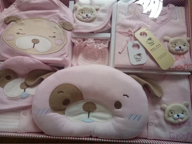 小红书闺中秘笈说如何给出生儿挑选衣服，这套狗宝宝衣服刚好适合我家狗宝女，不会过敏起疹子，不过后来太热了只穿2次就没穿过了