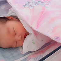 宝宝7天了，剖腹产太疼了不过现在看见宝宝这么可爱一切值得。祝愿愿所有宝妈都能顺产。健康宝宝