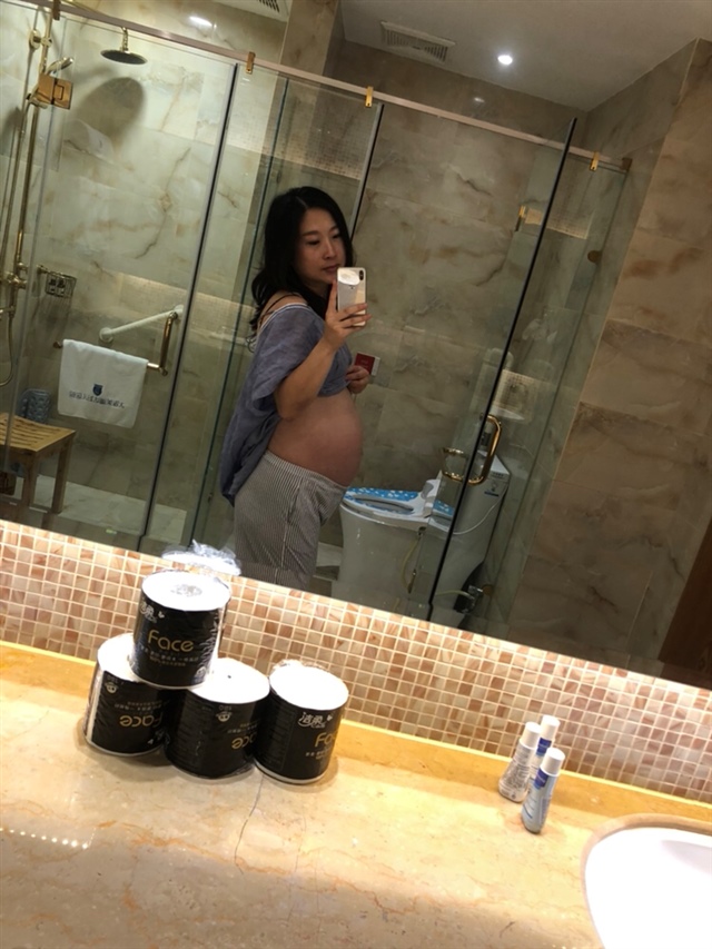 照片是二宝剖腹产之前最后时刻照的。