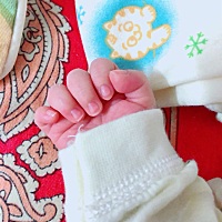 我家宝贝感觉比较缺乏安全感，每次给她洗澡的时候，两只手无所适从，握着她的手她才能稍微平静些，要么...