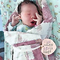 宝宝终于出生了，痛了两天两夜快要奔溃了，好在你终于出来了，男宝一个，5.8斤。是不是太小了，都不...