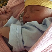 （男宝一枚）8月6号早晨4点半见红5点开始宫缩，8点半到医院，做了一个B超，胎监，差不多11点进的产房，1...