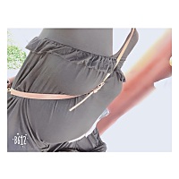 有没有孕妈跟我一样的，六个月胸部跟肚子差不多大的？