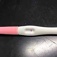 之前用试纸测的，同事说那个不太准！今天我又买验孕棒测了一下，显示如图！请问是不是怀孕啦？