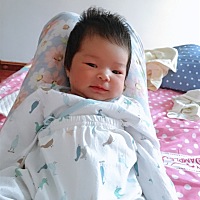 晒晒我家小黄人，出生二十天了，母乳性黄疸，吃奶就黄，照过蓝光也没用，宝妈们有好的方法吗？