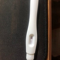 求助，月经推迟了一天，测出来这个结果，有经验的妈妈们帮我看看是不是怀孕了