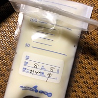 第三天起痛的撕心裂肺，到昨天才完全通乳。宝妈们一定要坚持噢！宝宝吃奶的时候，会被咬疼，但是疼一下...