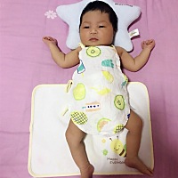 11天的泡泡儿，像个小大人儿