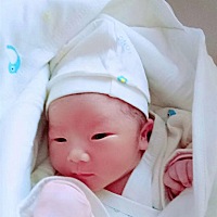 38+5刨腹产生下二胎宝宝，男孩六斤四两，宝宝已经9天了，看见他可爱的模样，受得罪都觉得值了。
