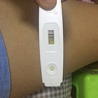 我慌了，我前几天有水印，今天下午天贼热我逛街晒的差点晕了，然后肚子疼像来大姨妈。但我测了什么鬼这...