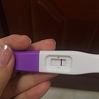 帮忙看一下这个是有怀孕嘛 我感觉旁边有一条很浅很浅的杠杠 不知道是不是我心理作用