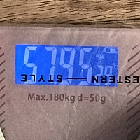 三伏天坐月子真的太可怕，不开空调要热死，开了空调时间长了大人小孩都有点受不了，整天出汗像水一样流...