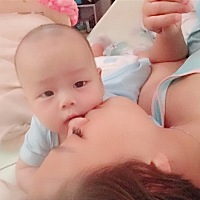 8月10号体检 体重8.3千克 身高67.5厘米  棒棒哒 180毫升的奶 一天吃6顿 这个奶量是有点吓人的