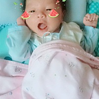 我的小可爱满月啦，越长越调皮，最后那张是我给他订的娃娃亲，😊😊