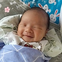 宝宝今天五天了，姥姥说人家是在做梦娶媳妇呢😊