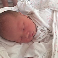 8.5号上午12:43分轻微撕裂顺产7.4斤男婴一枚❤️之前产检宝宝绕颈两周，羊水偏少，双顶径101，这些都不...