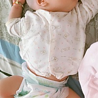 宝宝明天满两个月了 母乳喂养 最近宝宝皮肤有点干燥 怎么办