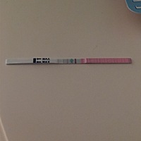 还有3天来月经，大卫排卵试纸早上起来测的结果，有经验的宝宝们，这是什么情况？