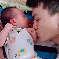 你怎么这么好看，你爸稀罕你稀罕的不得了