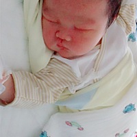 宝贝第二天、白天睡觉晚上闹腾、不过值得