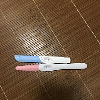 我月经是9号来的但是没来，晚上我测了一下，一深一浅。浅的很浅但还是看的见，过了三天也就是今天12号早...