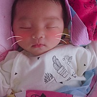 第十三天啦，看看刚出生时的照片觉得你好丑，现在看起来终于顺眼了！