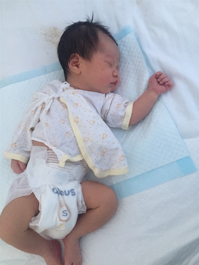 宝宝出生第二天