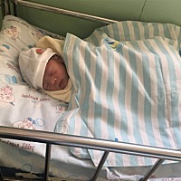 凌晨三点多。刨腹产 男宝一枚！接好孕。么么哒！