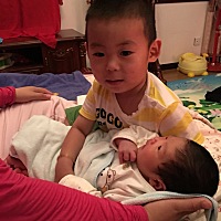 吐槽一下老公😂！我是见红去的医院！住院的第一个晚上疼了一夜没睡觉！十分钟一疼！老公睡的跟死猪一...