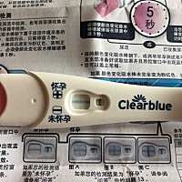 末次经期7月17至19日 今天是预测月经日没来 测早孕试纸出现两条杠（比较浅）去医院抽血HCG42 医生说不一...