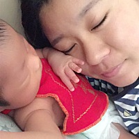 孩子白天天天我带，我这胳膊也疼，腰也疼，婆婆来这天天除了看电视，擦地，晚上十二点多她才跟孩子睡，...