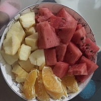 怀二胎的待遇真好，以前的老公什么都不做，这次怀二胎我毎天就像废人一样除了吃饭就是躺在床上，每天老...