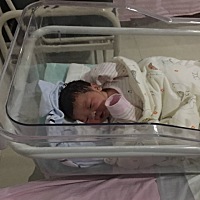 阵痛十五个小时后宫口全开，从宫口全开到生下宝贝，两个半小时，看到宝贝女儿那一刻，觉得赢得了全世界...