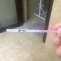 16号 好朋友快来了，排卵试纸还有淡淡粉色，早早孕大白板，是不是又没希望了这次？