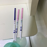 7号排卵。末次7月20。今天排卵第七天了。排卵试纸快强阳了这是什么情况。但是早孕白板啊！第一个第二个...