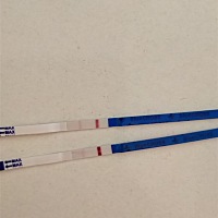 这是怀孕了吗？可是肚子痛，还有些褐色的出来。